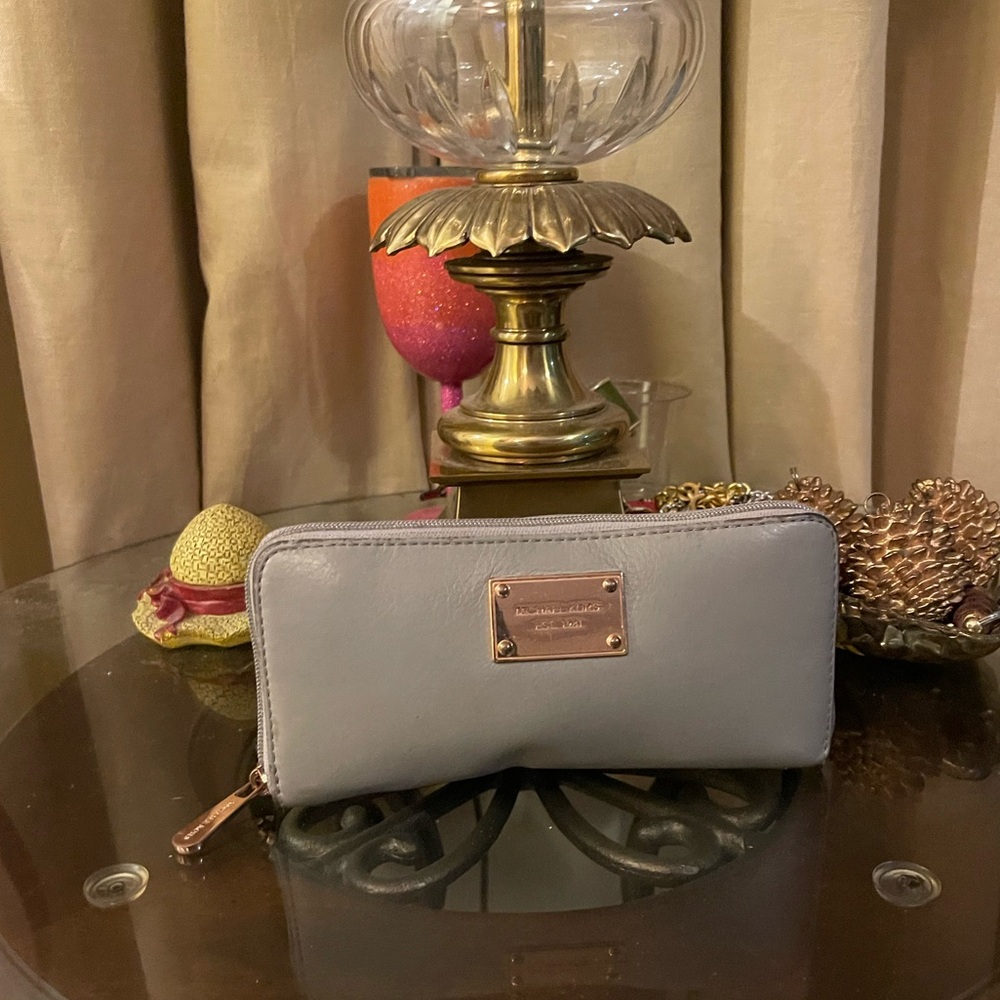 Michael Kors please check all picture of condition